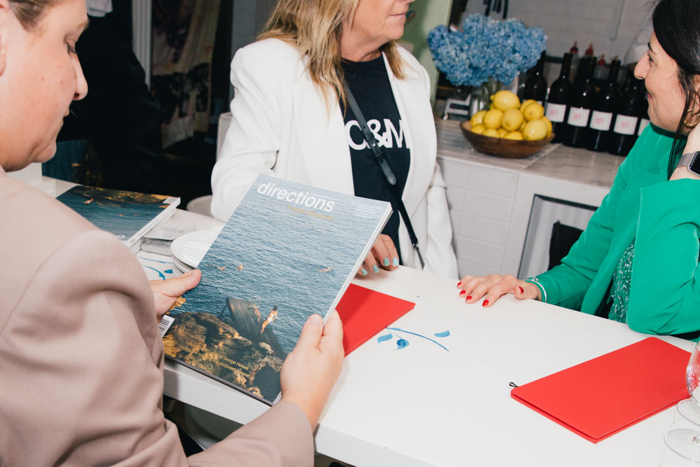 DH SALES24 S Sydney Travelpro 0112