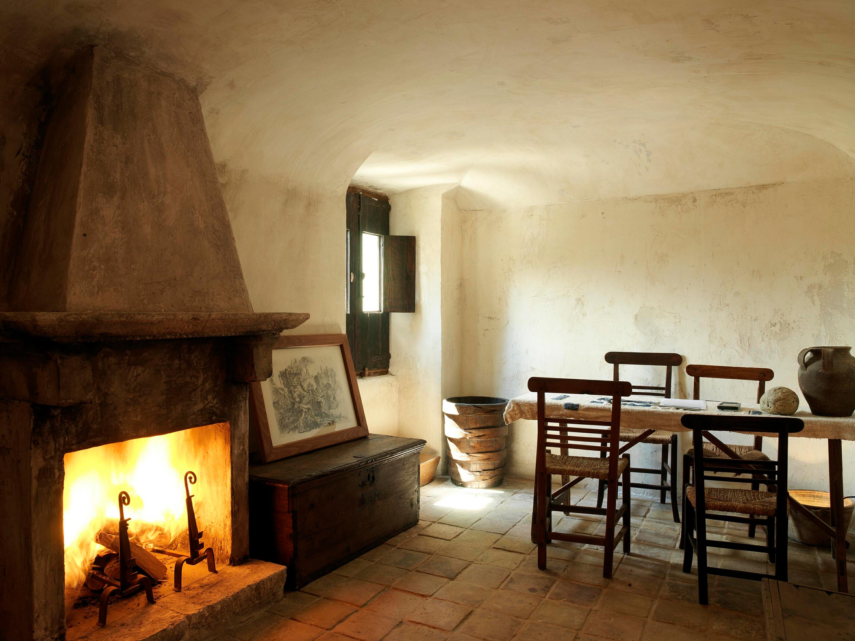 Sextantio Albergo Diffuso Table in Santa Stefano Di Sessanio
