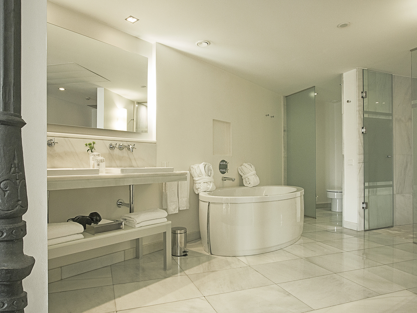 Hospes Madrid Deluxe Triple Room R 04