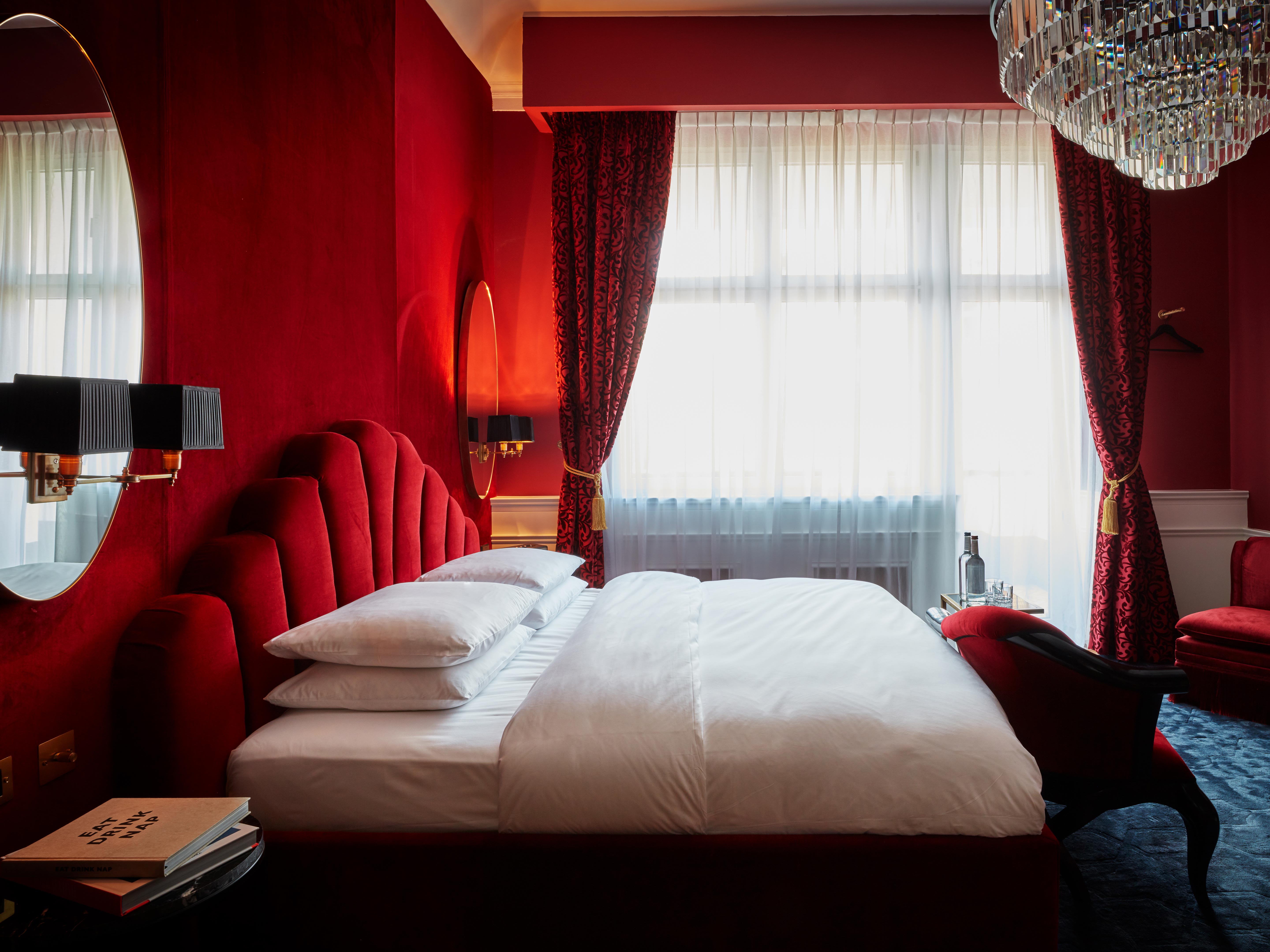 Bellevue, Provocateur