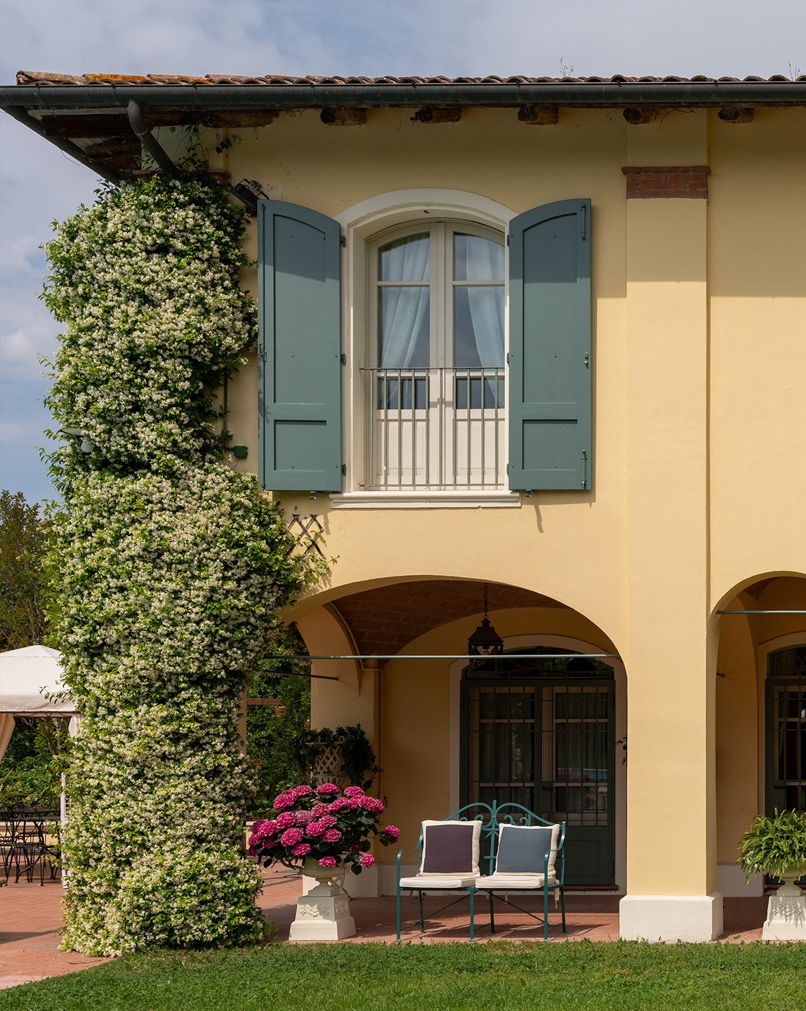 Elizabeth Country House