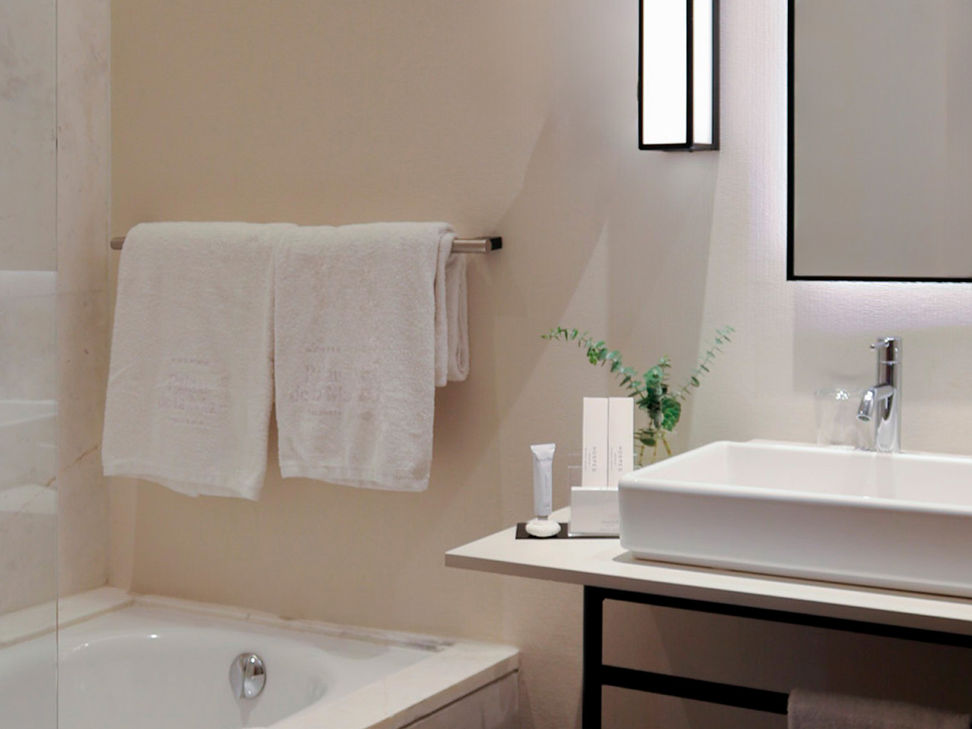 Hospes Palau Mar Triple Deluxe Room R 04