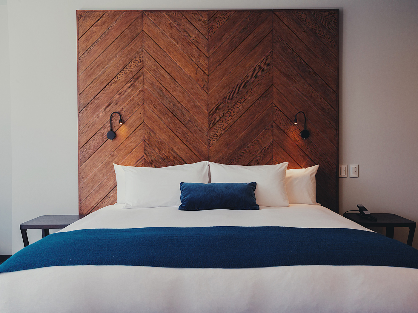 Atix Hotel Deluxe Room V2 R 01