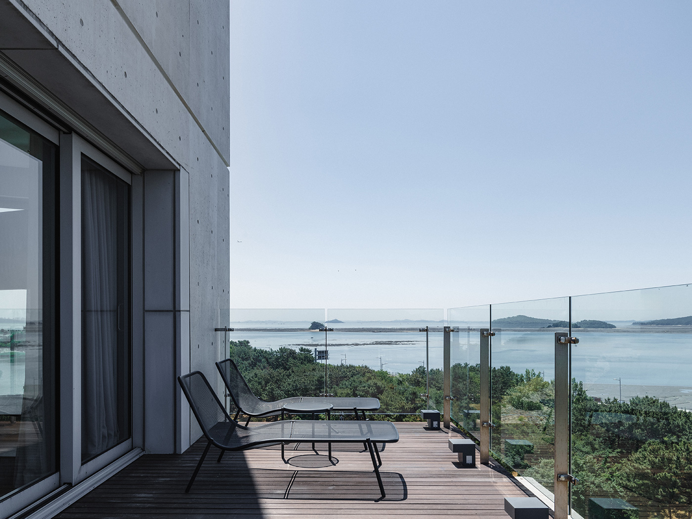 Nest Hotel Patio Suite R 01