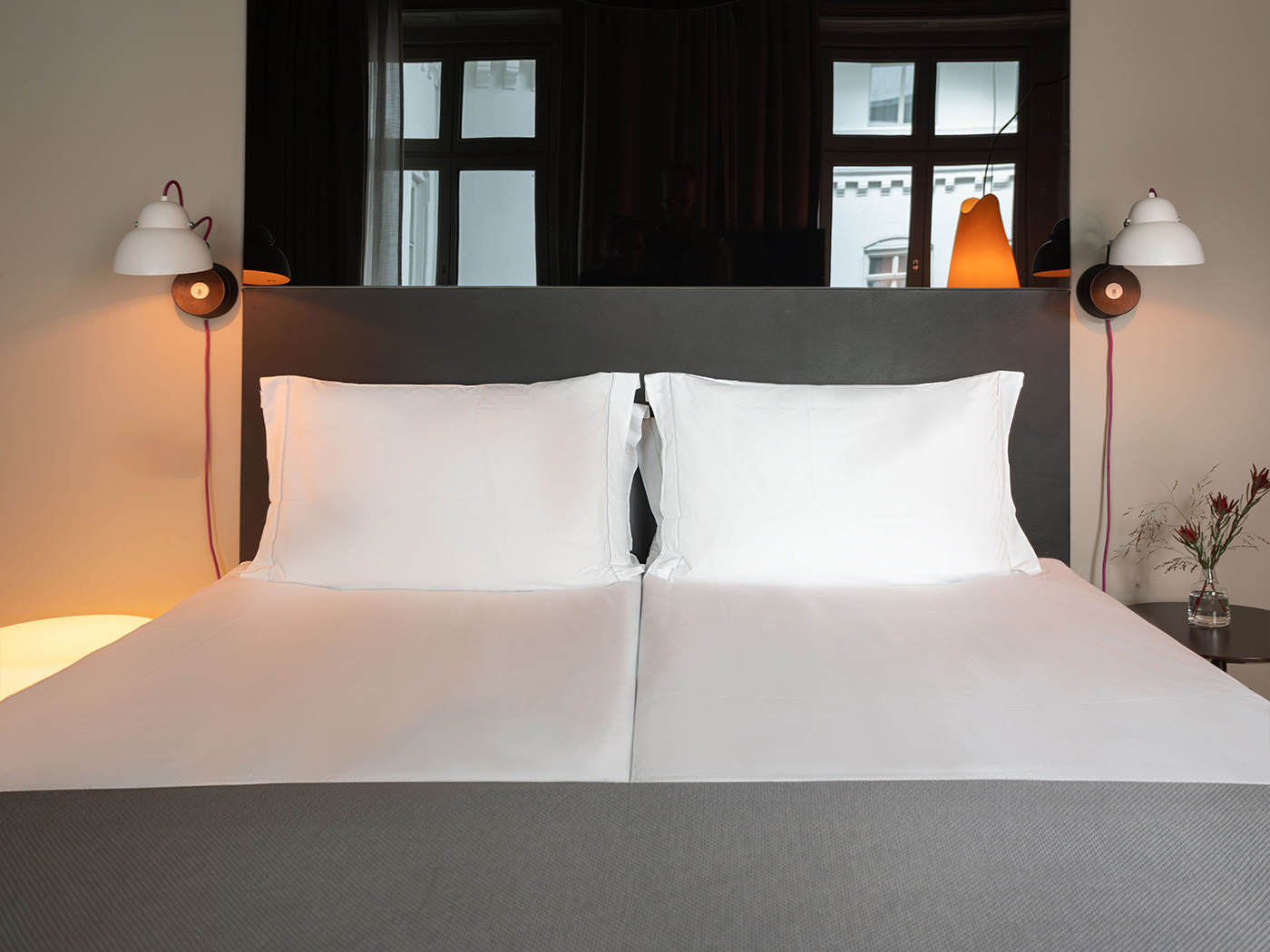 Nobis Stockholm Small Double R 02