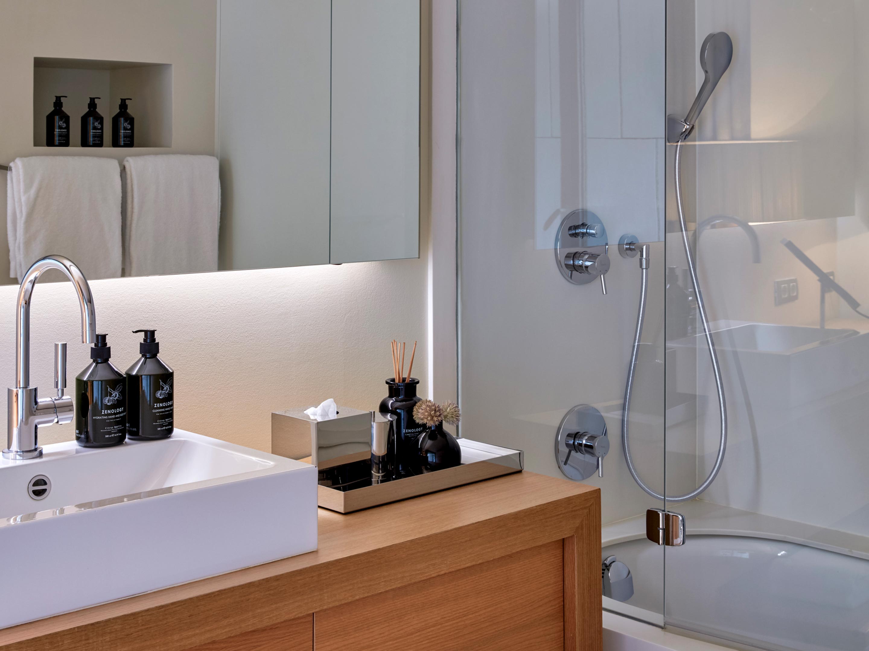 Sir Victor Hotel Shower in Barcelona