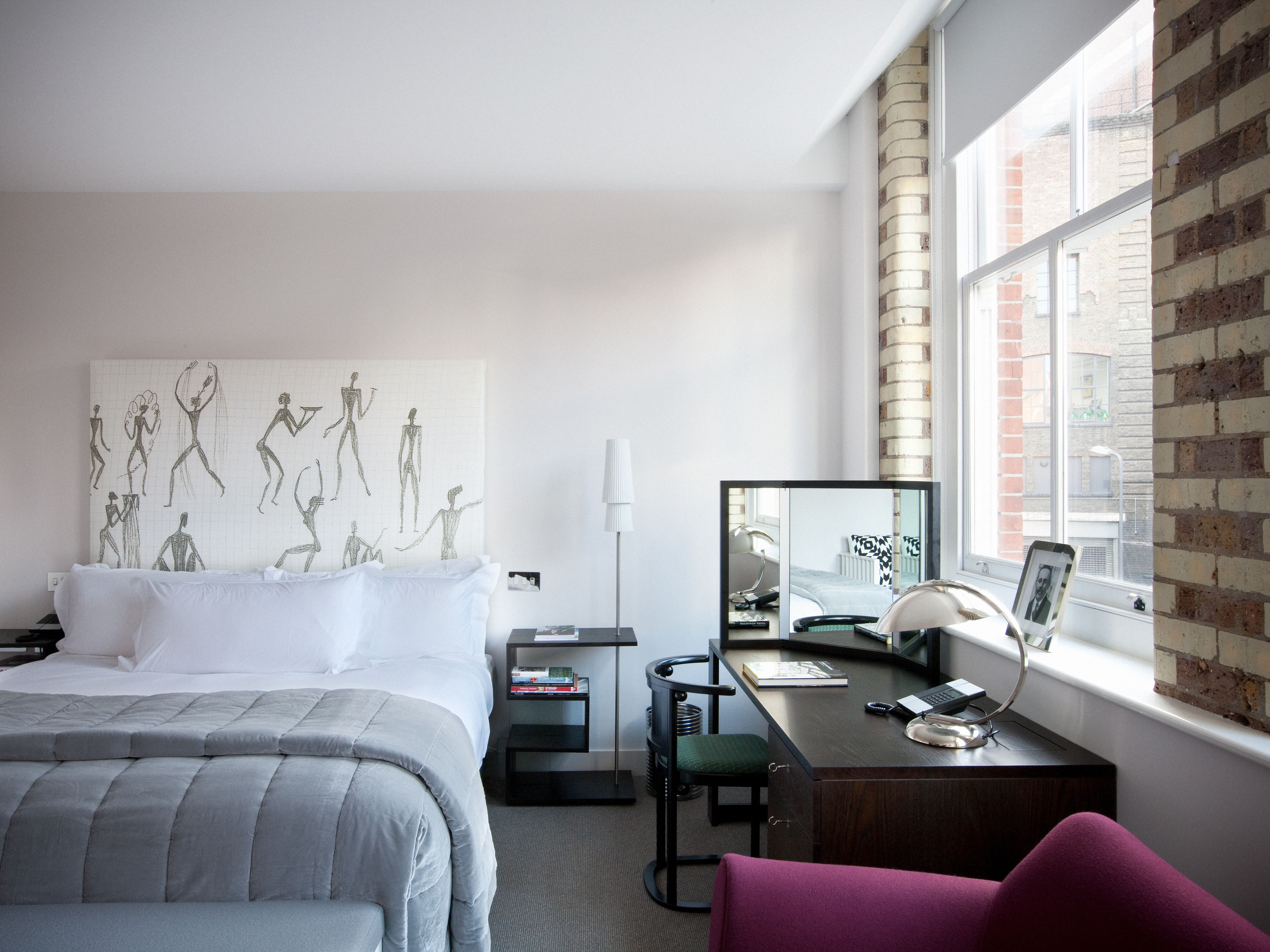 Boundary Desk in London