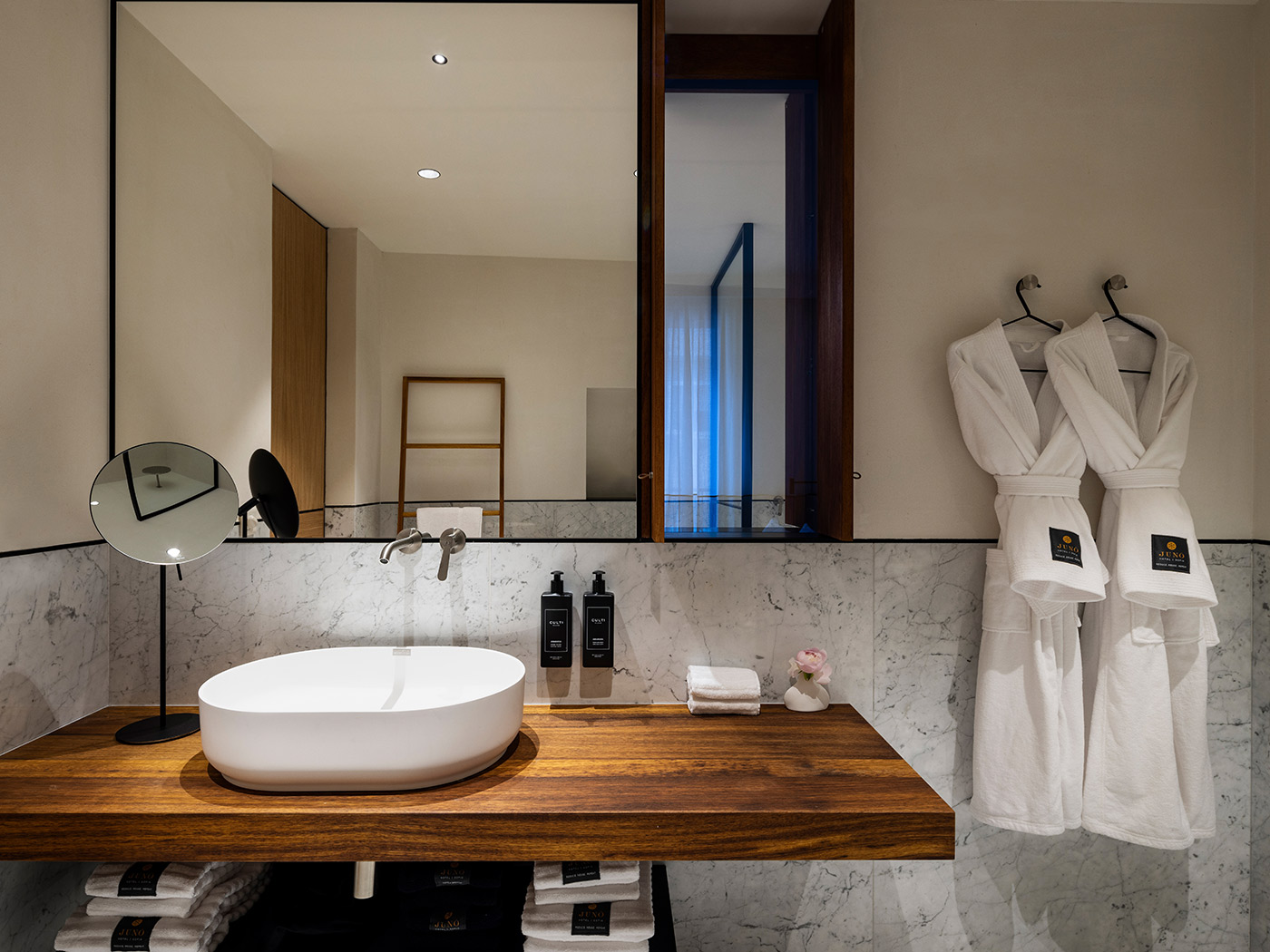 Juno Hotel Sofia Cosy King R 06