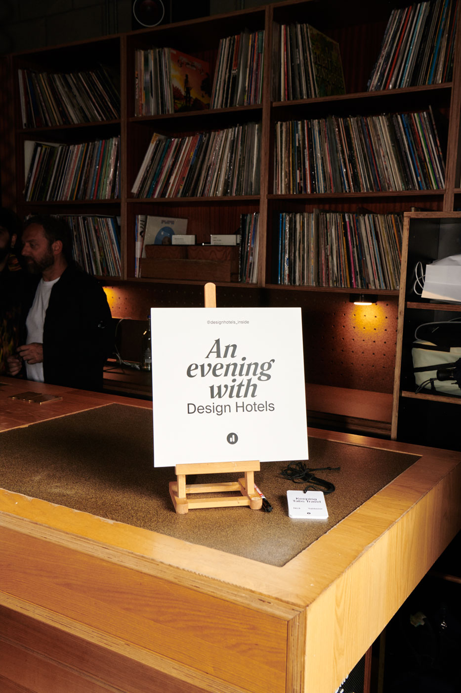 DH24 CE London Travelpro 01