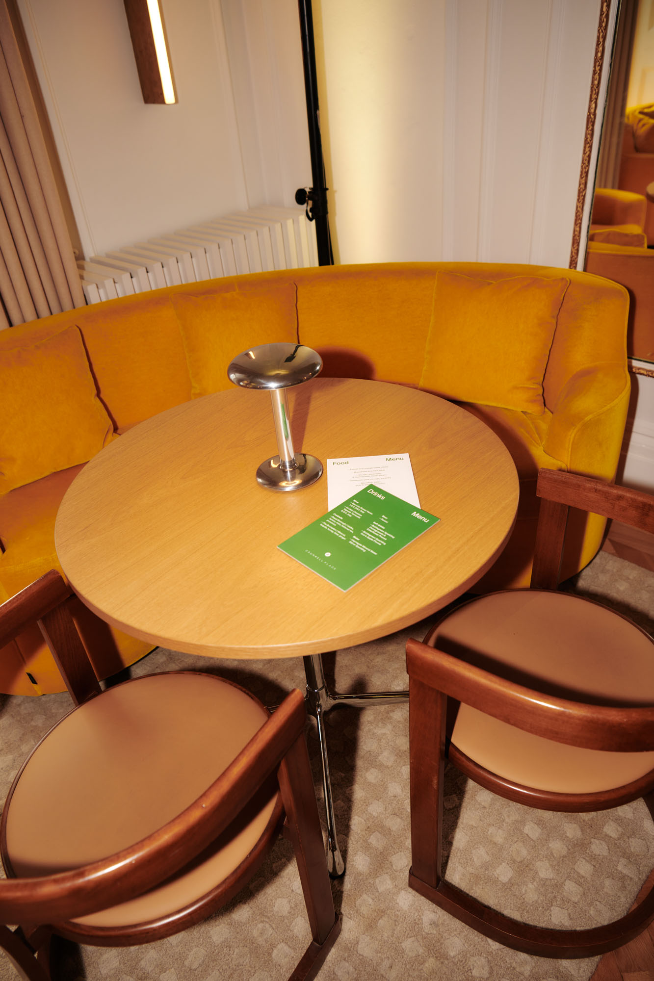 DH SALES24 S London Travelpro 17