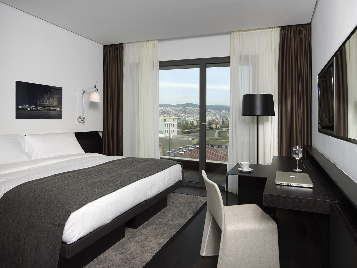 The Met Hotel Executive Room R 01