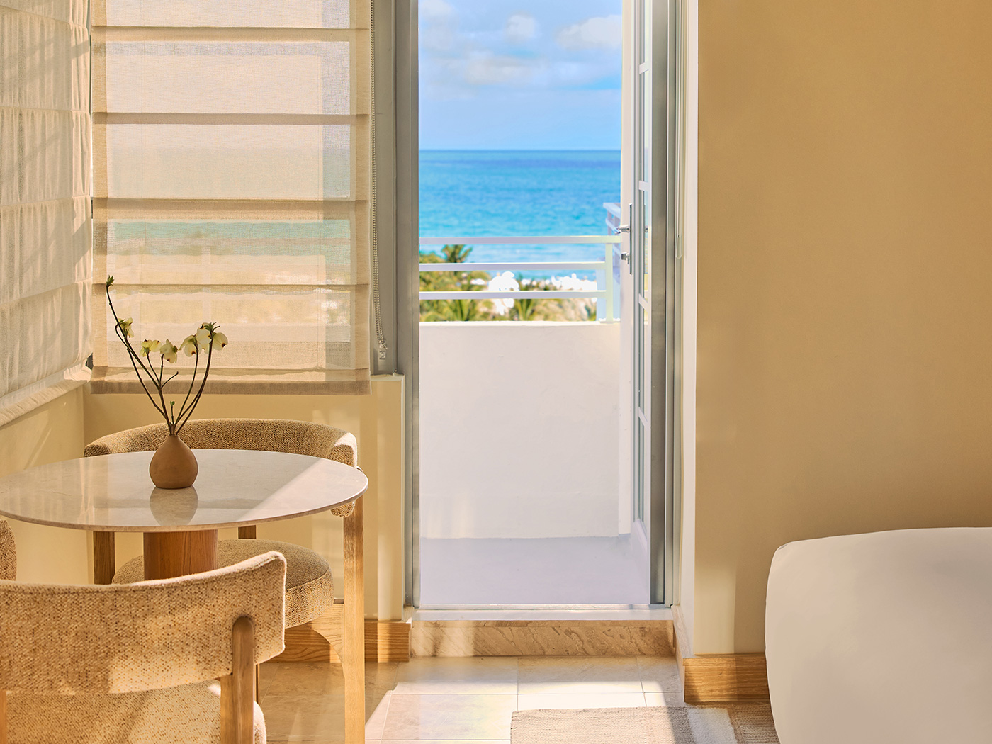 Shelborne By Proper Oceanfront King Balcony Room R V2 02