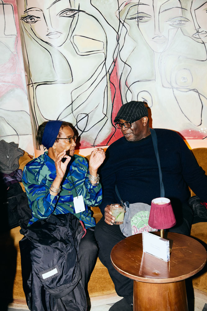 DH SALES24 S NY Travelpro 08