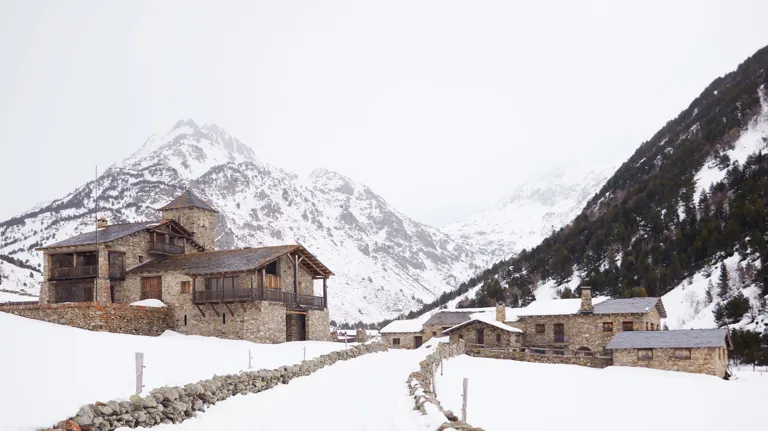 016 L Ovella Negra Exterior Scenery Mountains