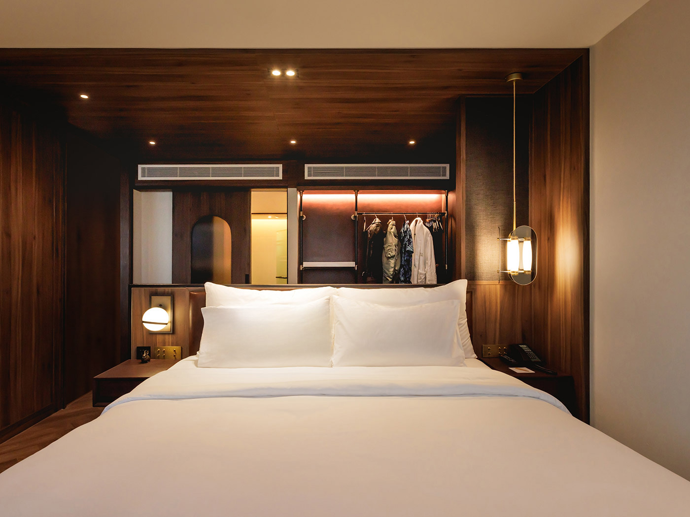 Public House Bangkok Executive Suite R V2 01