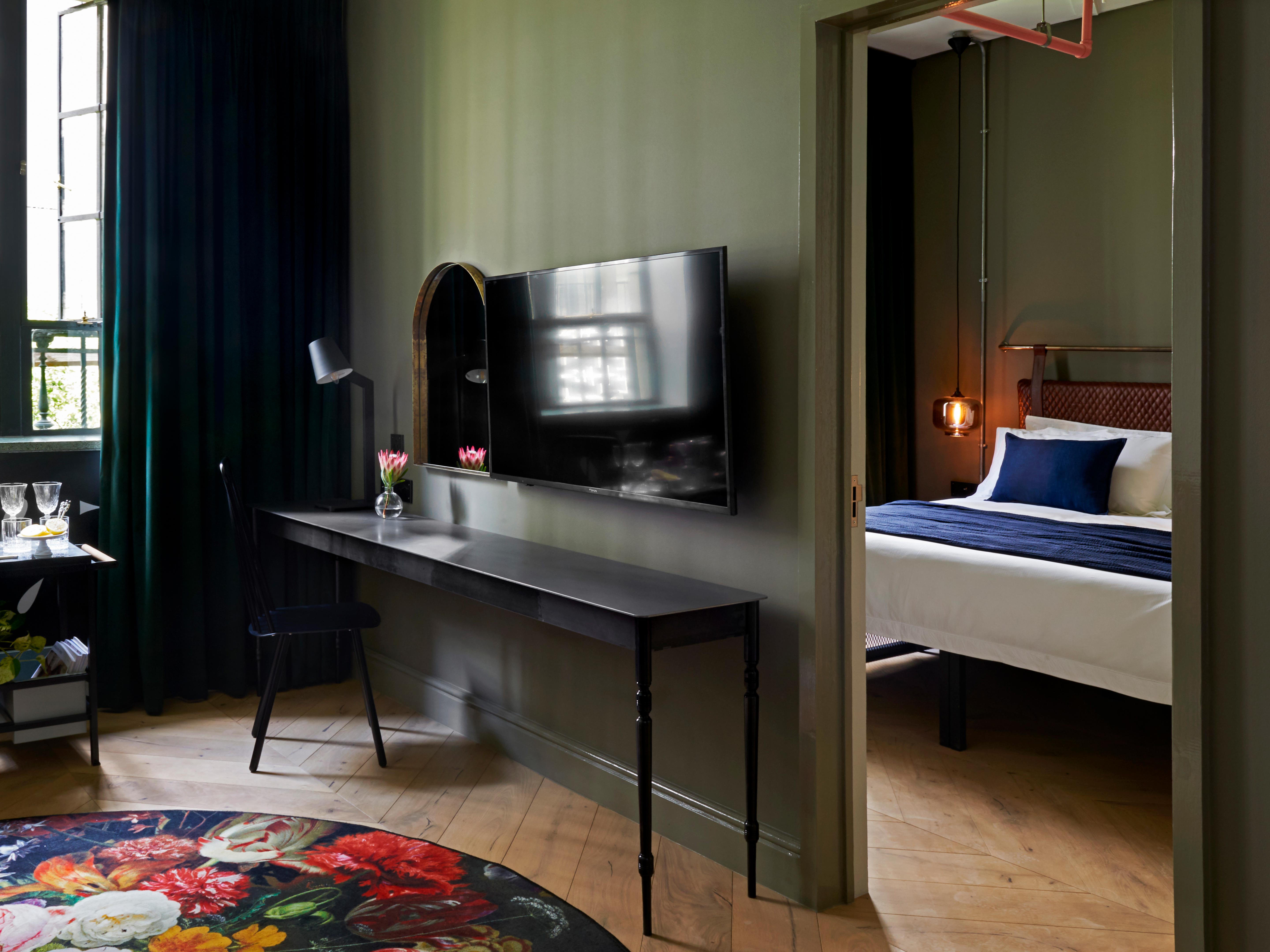 Gorgeous George One Bedroom Suite R 7