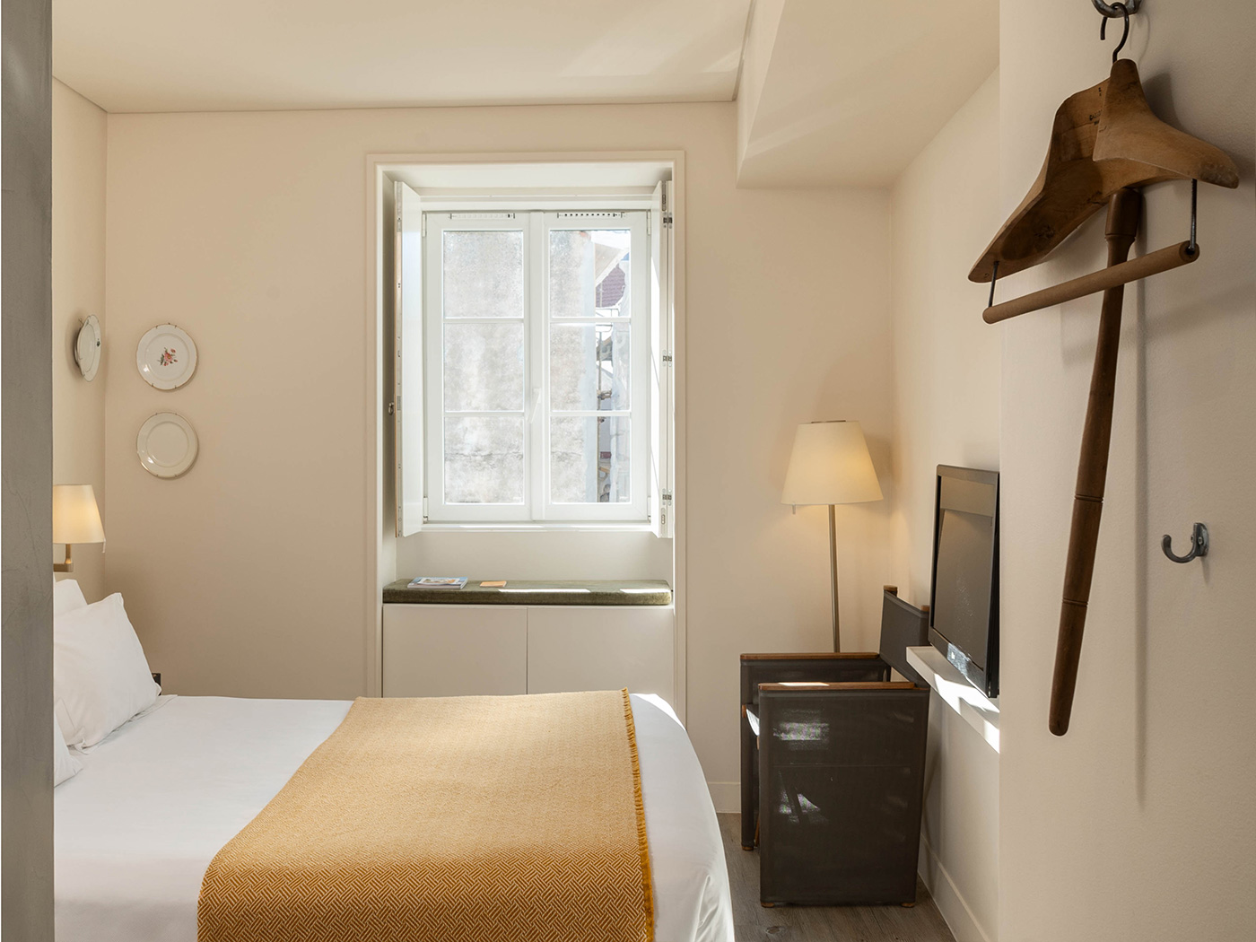 Memmo Alfama Patio Room R 02