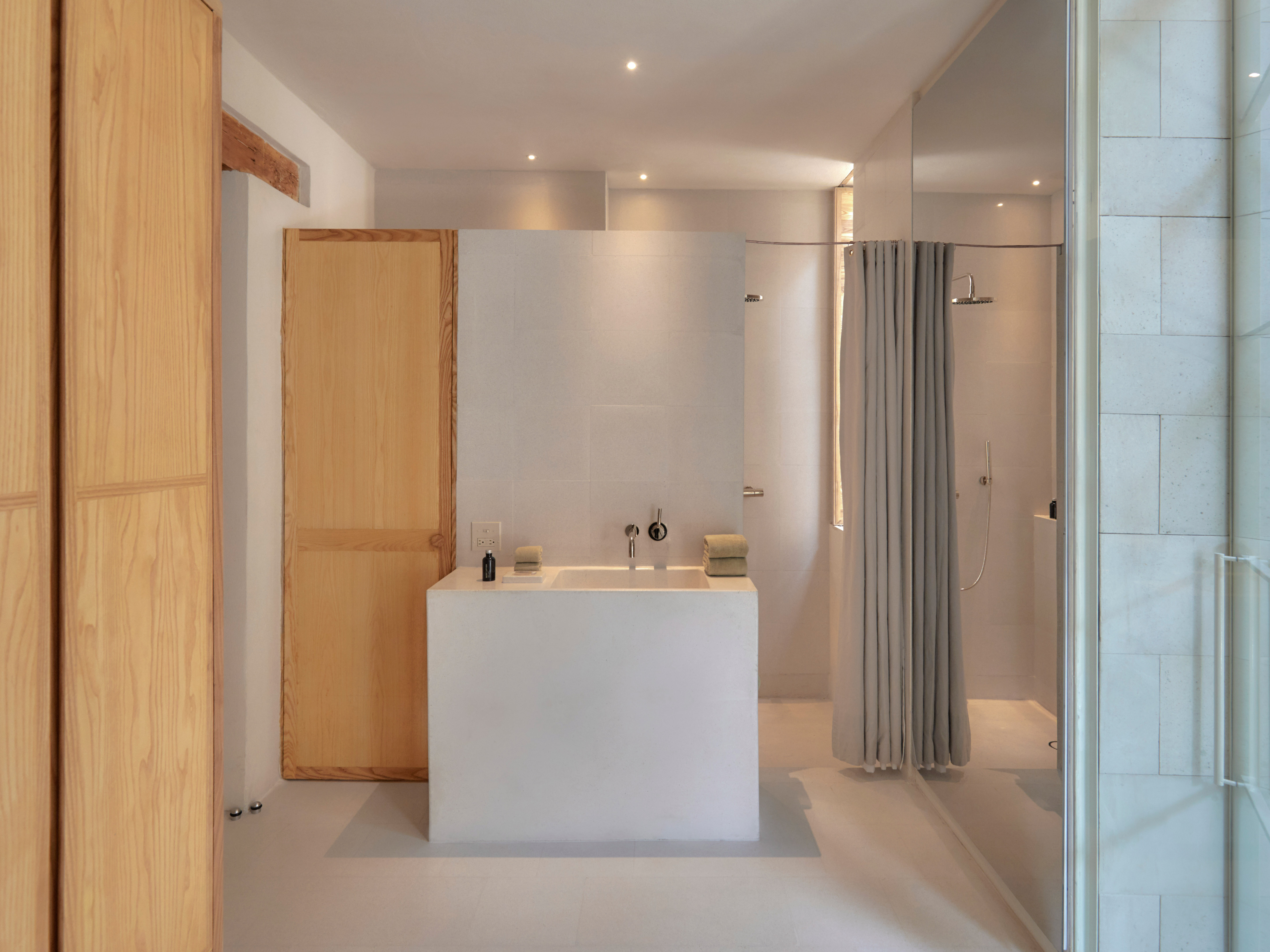 Circulo Mexicano Balcony Suite R 03