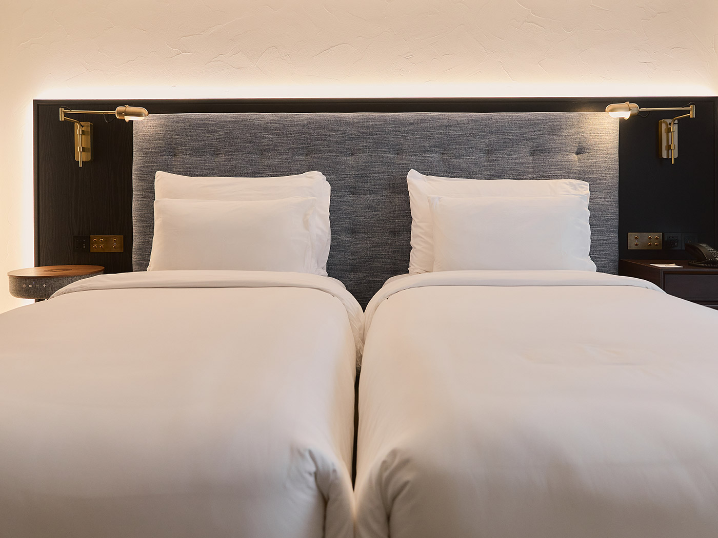 Public House Bangkok Downtown Twin R V2 03