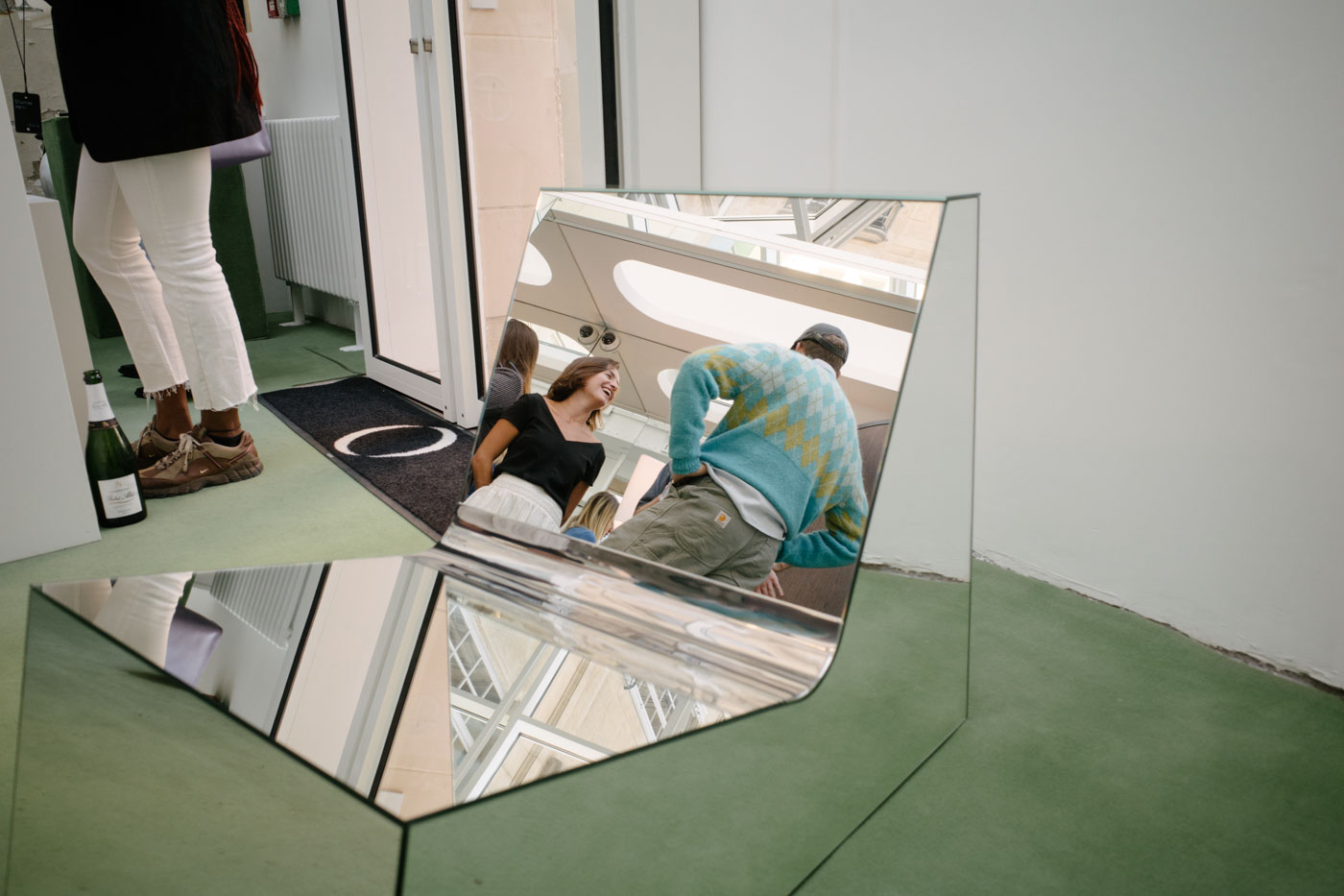 DH24 SALES CE Paris Travelpro 17