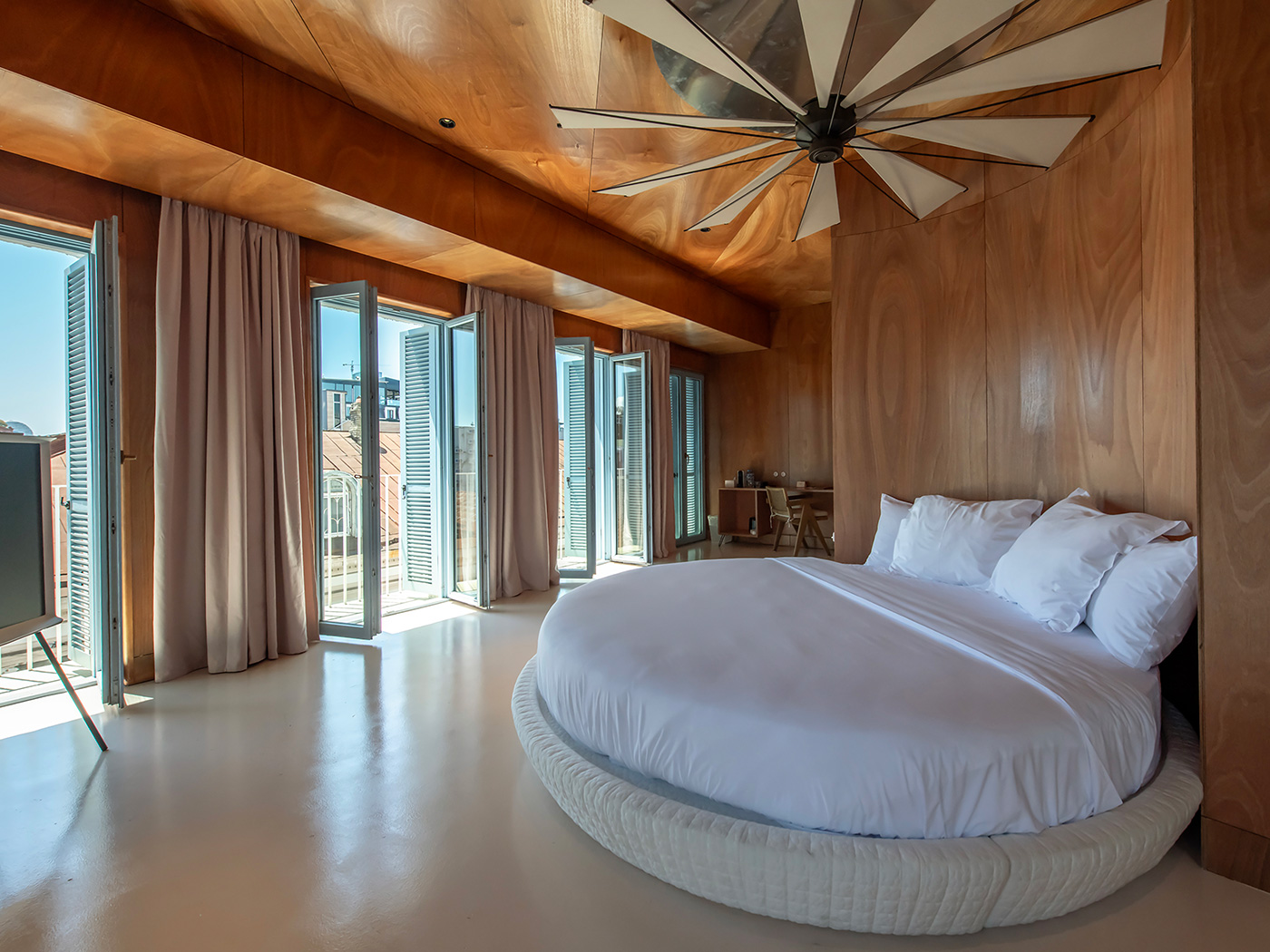 Rooms Batumi Corner Suite R 03