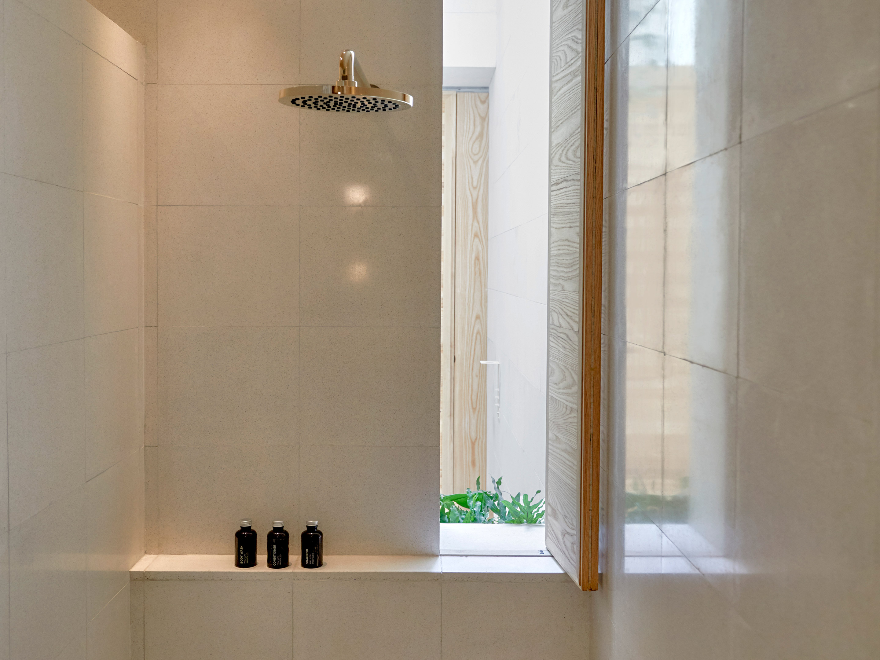 Circulo Mexicano Patio Room R 06