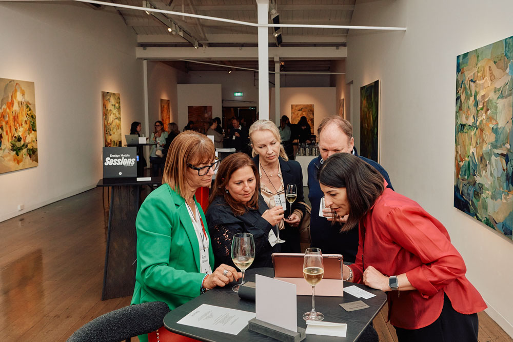 DH SALES24 S Melbourne Travelpro 11