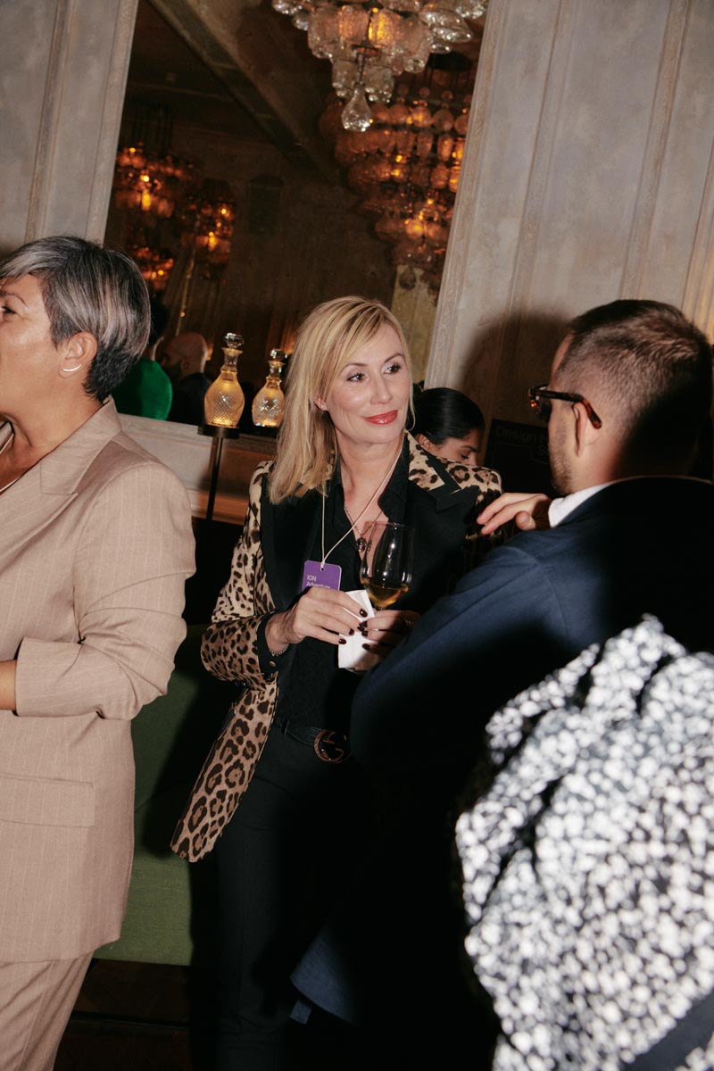 DH SALES23 S London Travel Pro 16