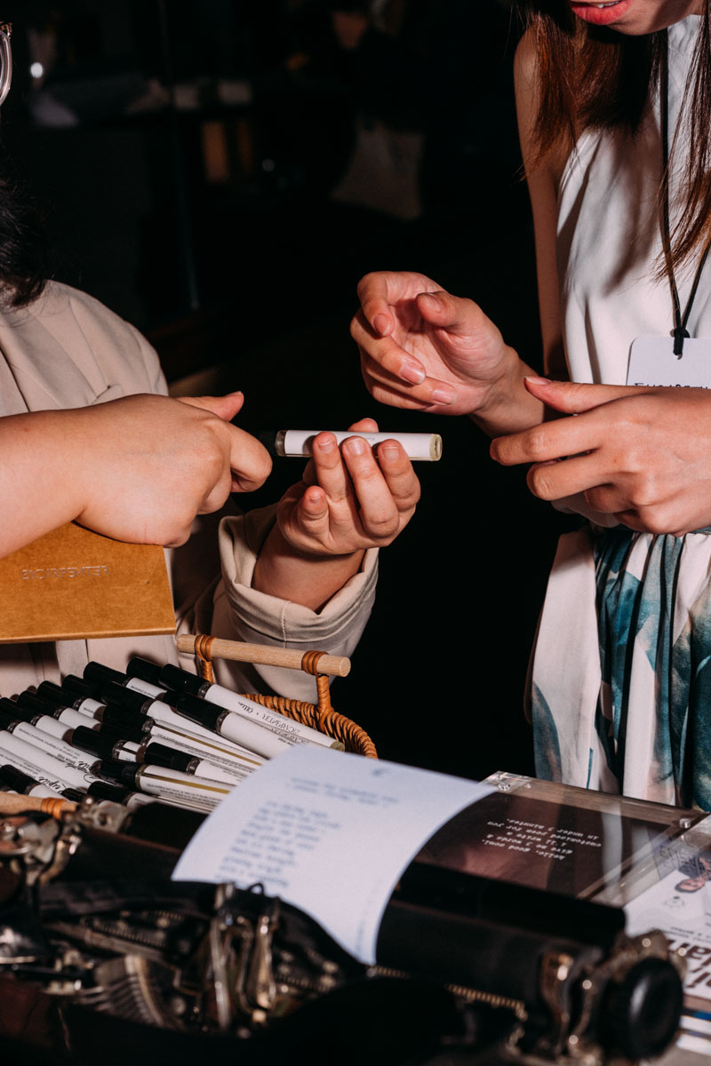 DH SALES24 S Singapore TP 16