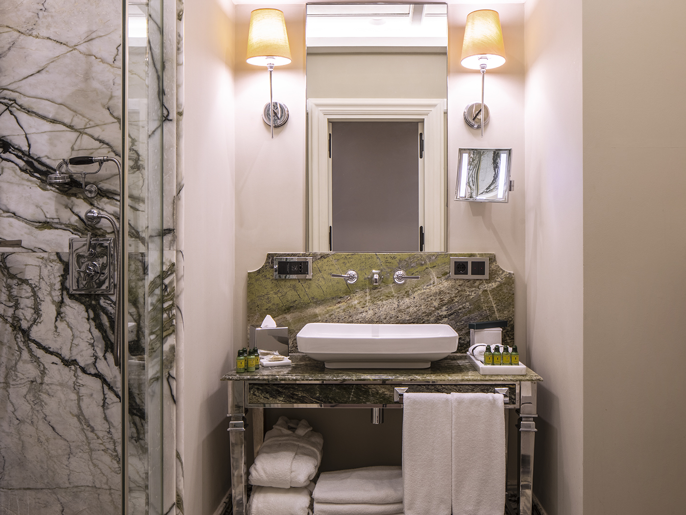 Bank Hotel Istanbul Deluxe Twin Room R 11