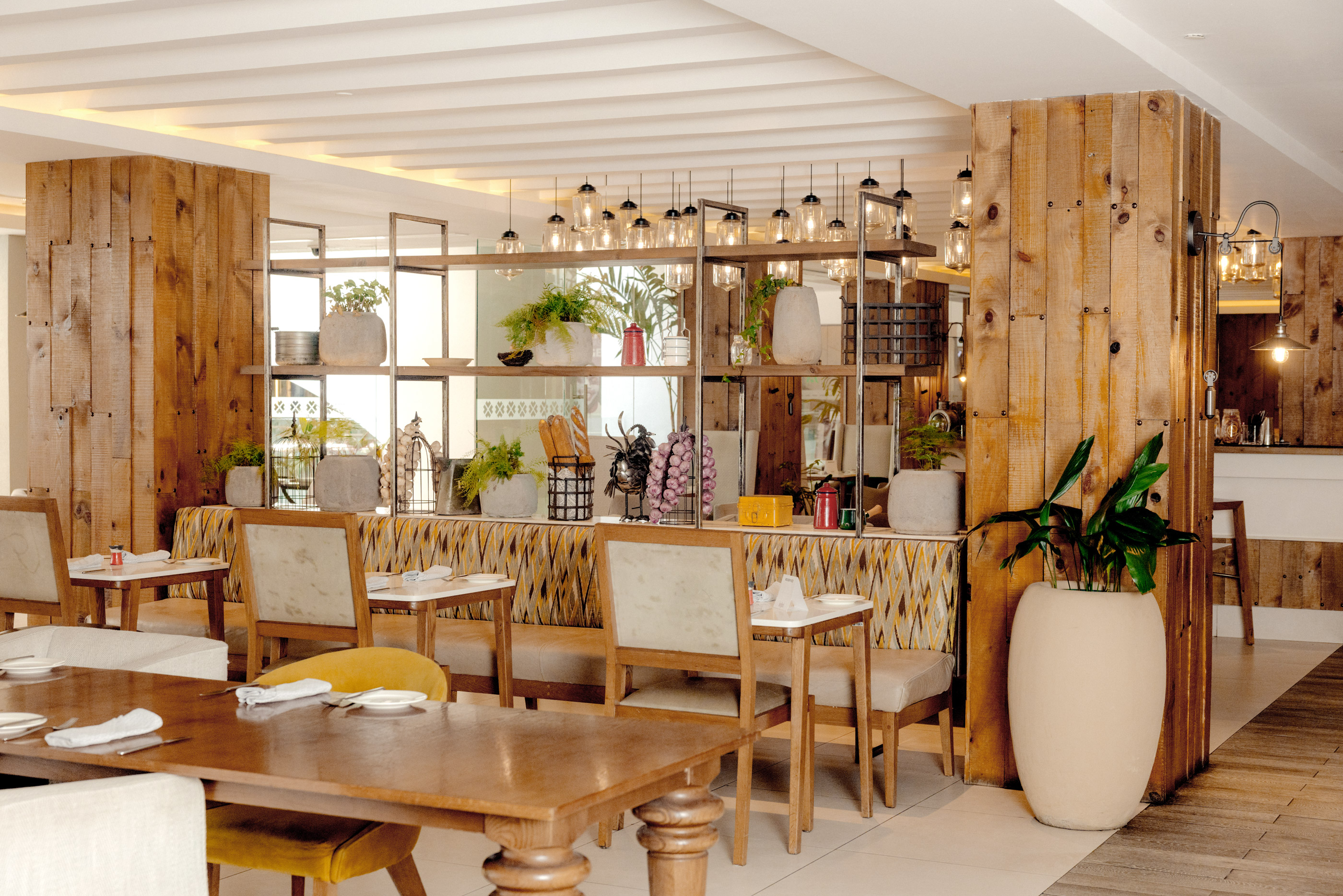 G 10 Trademark Hotel