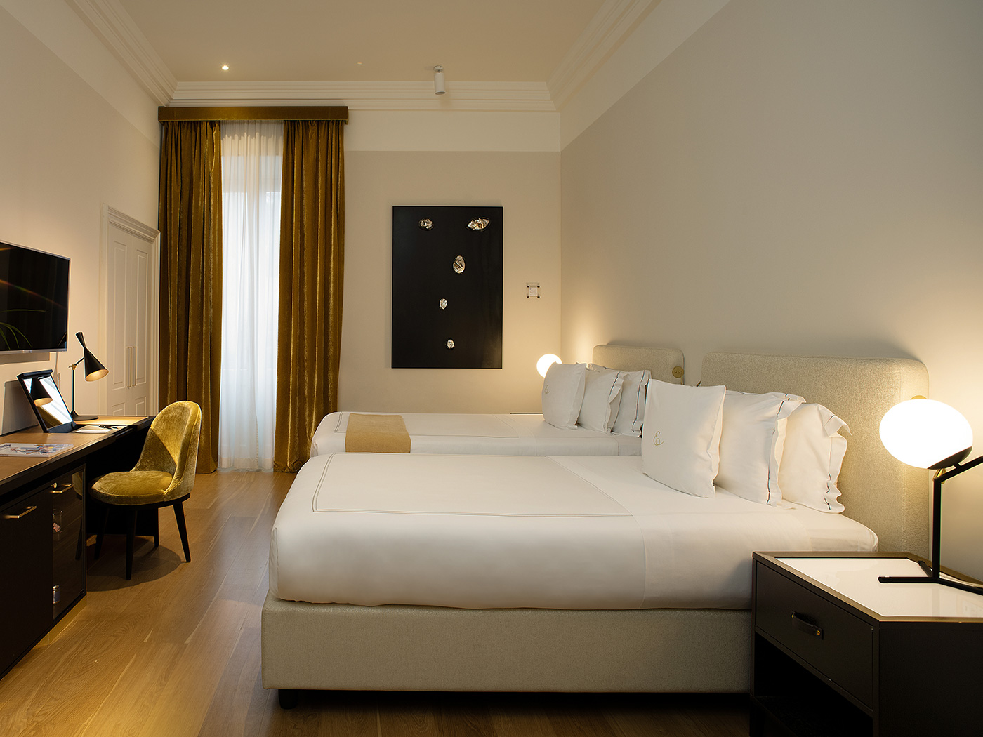 Elizabeth Unique Triple Luxury R 01