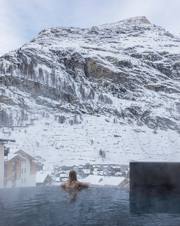 08 MBO Cervo Mountain Resort Spa Outdoor Pool Mountain View (2)