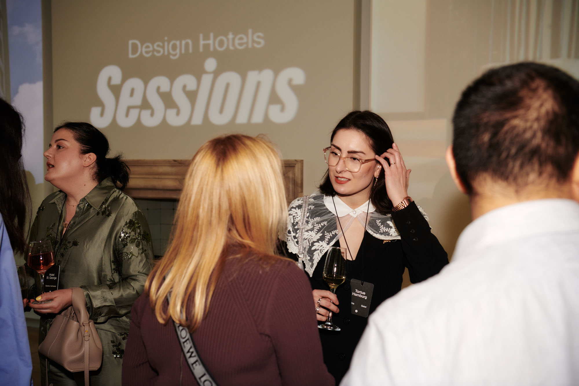 DH SALES24 S London Travelpro 05