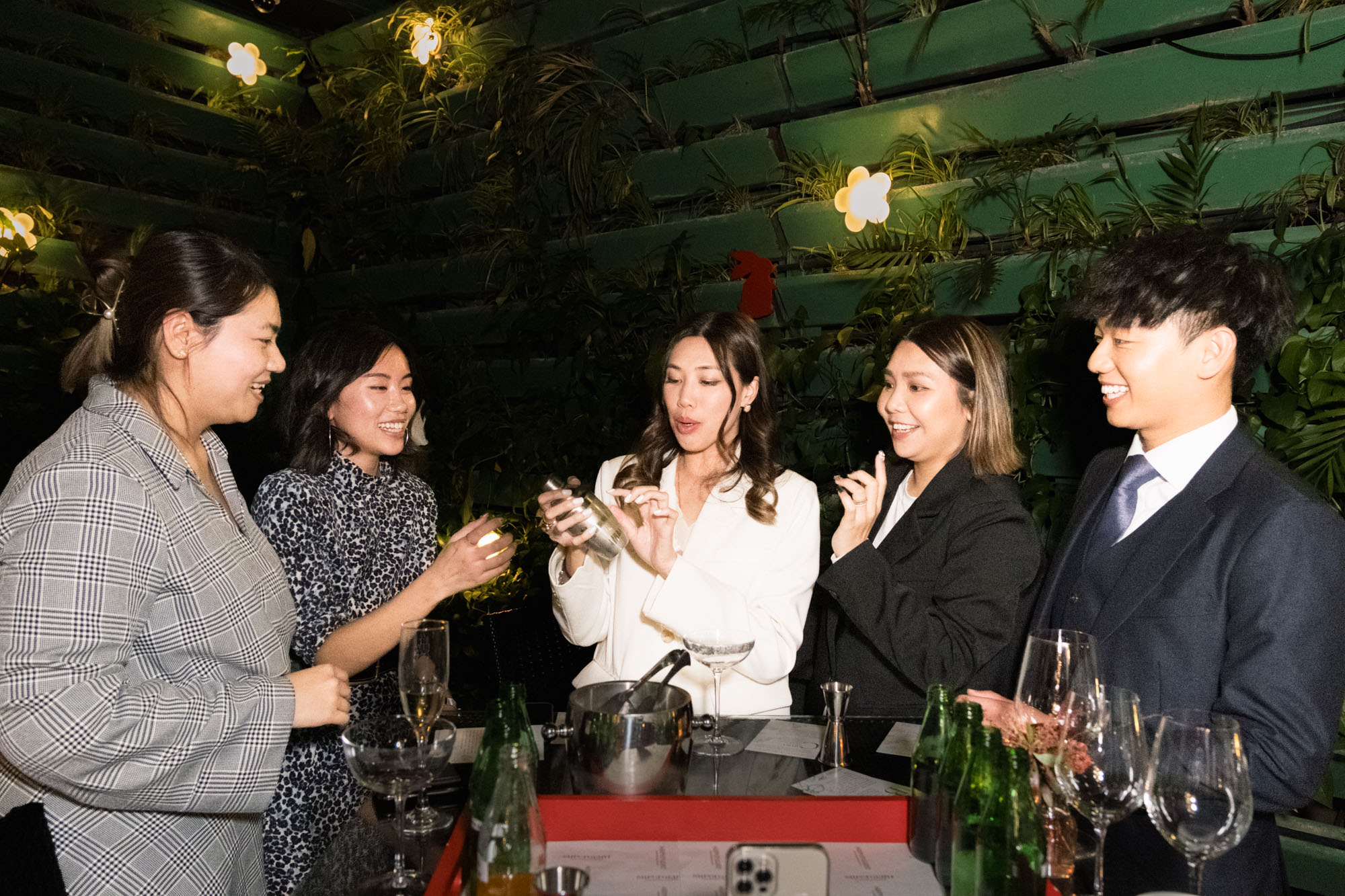 DH SALES24 S Hong Kong Travelpro 11