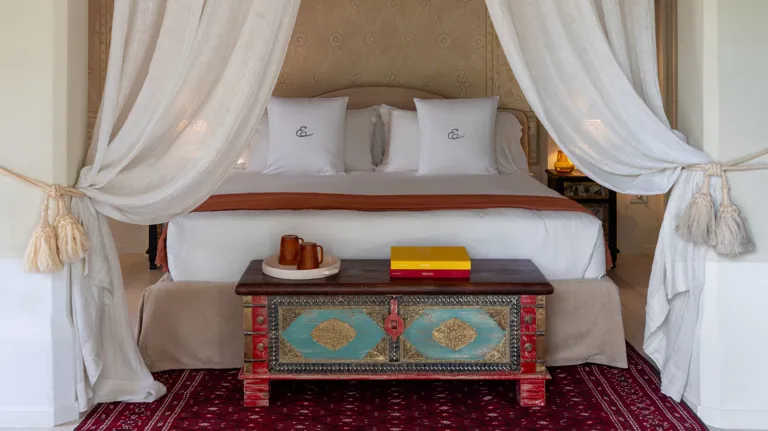 06 DH Sneak Peak Elizabeth Country House Guestroom Bed Interior Design