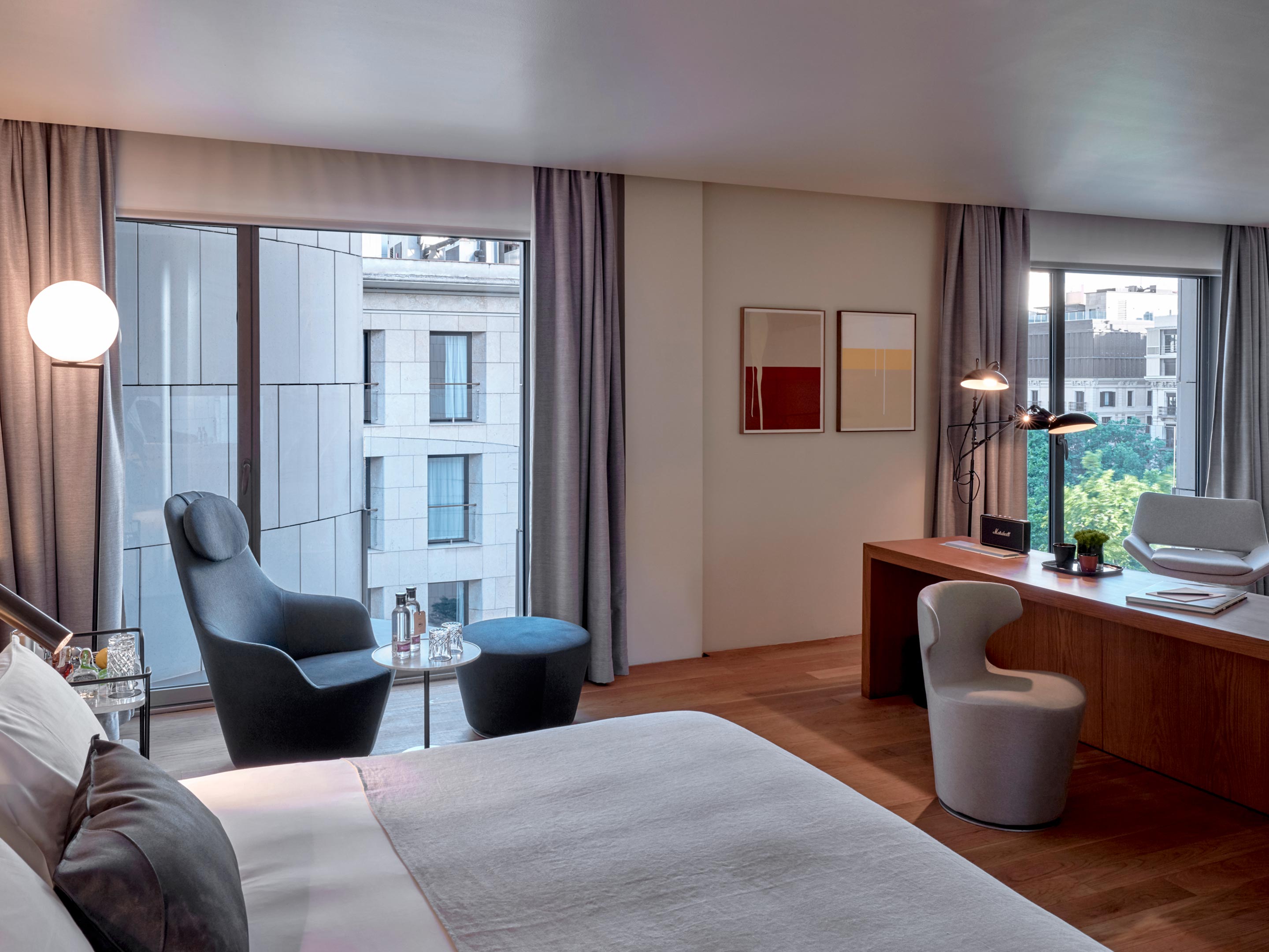 Sir Victor Hotel Desk in Barcelona