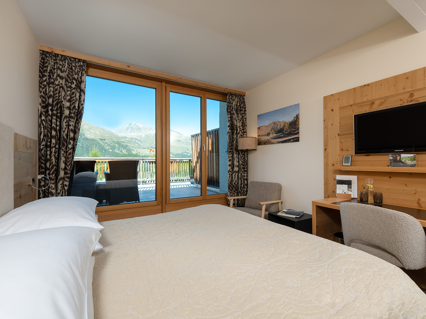 Nira Alpina Corvatsch Room Summer V2 R 01