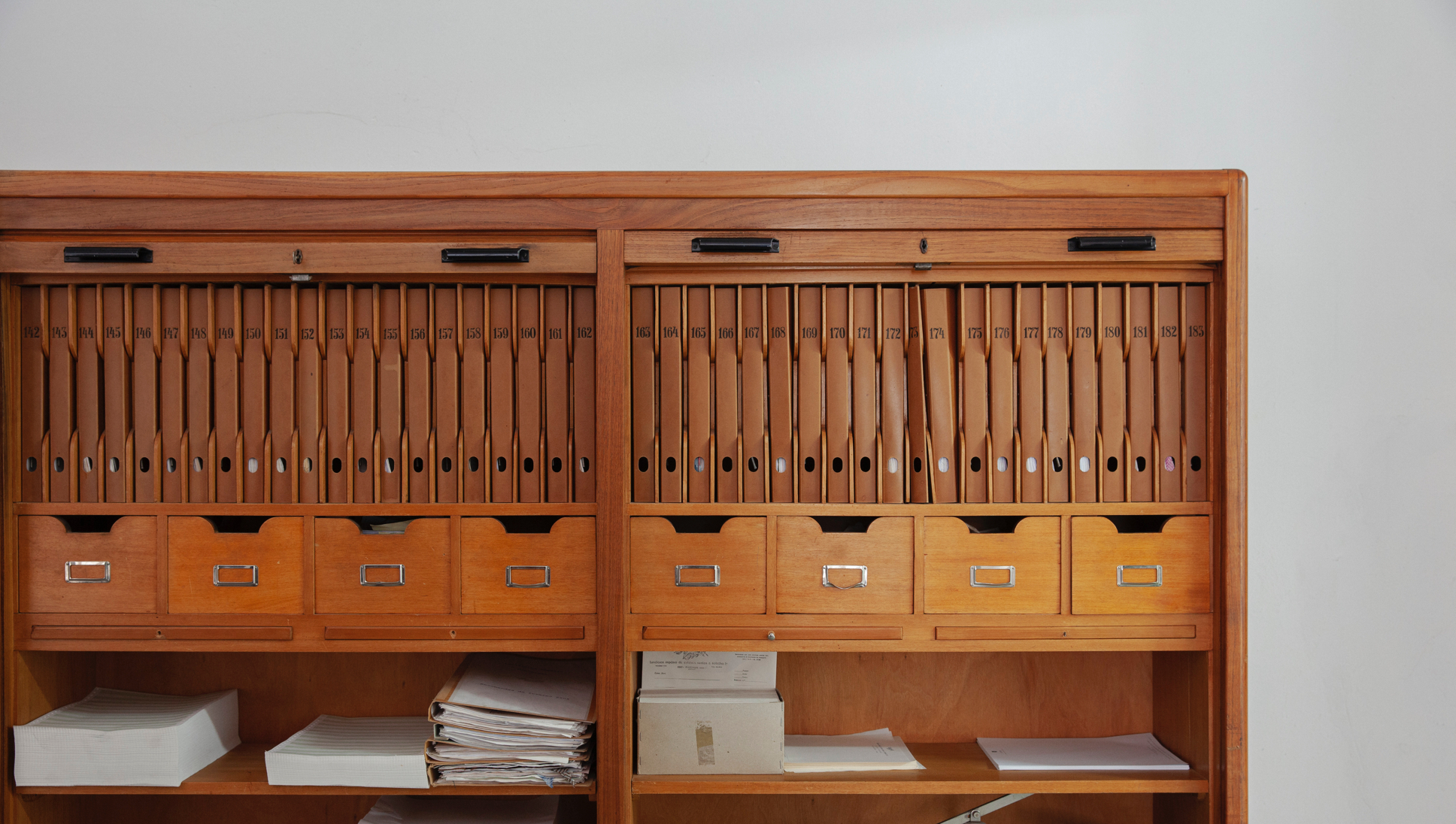005 Casa Sao Lourenco Factory Shelf