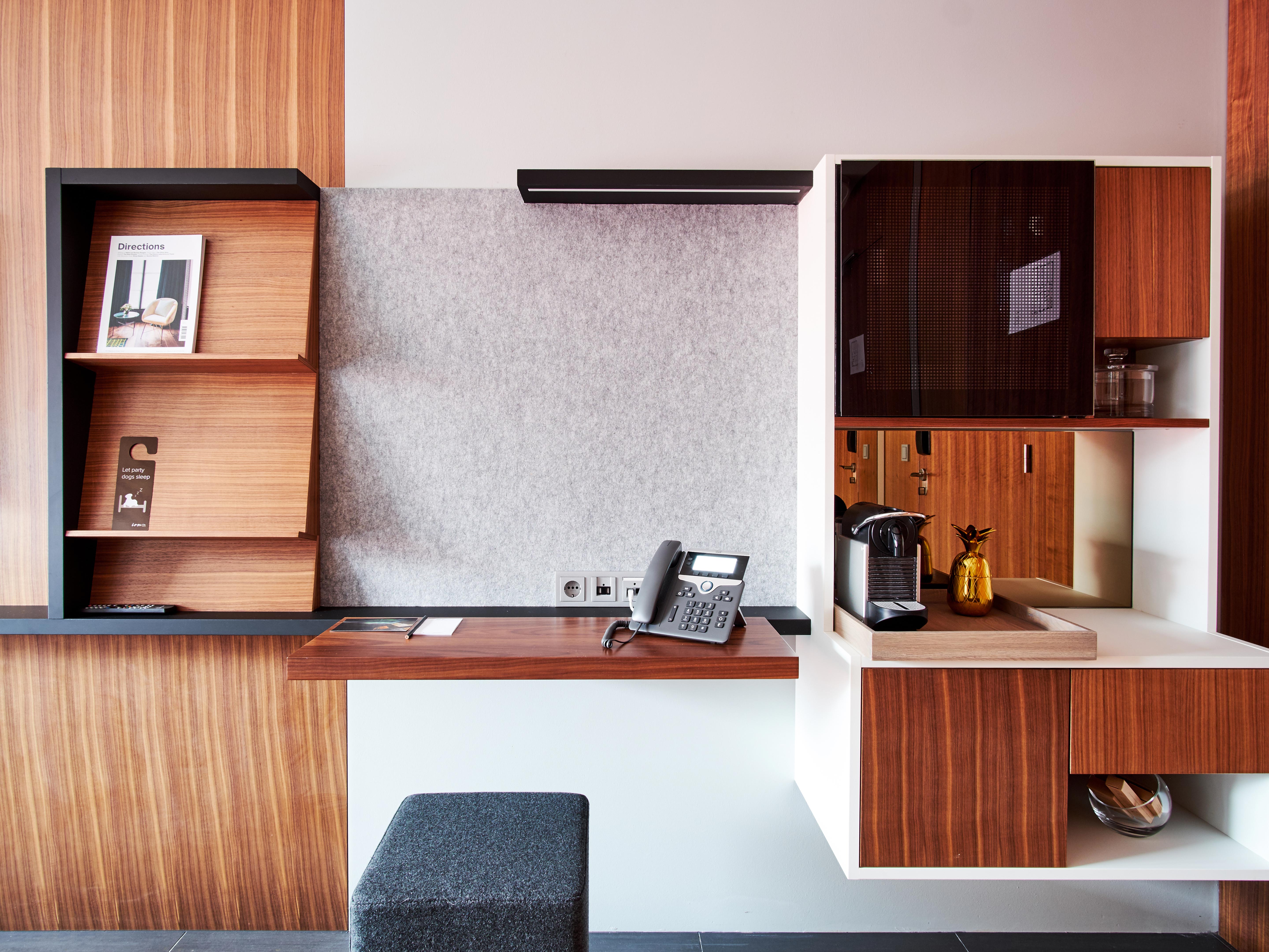 Deluxe, ION City Hotel