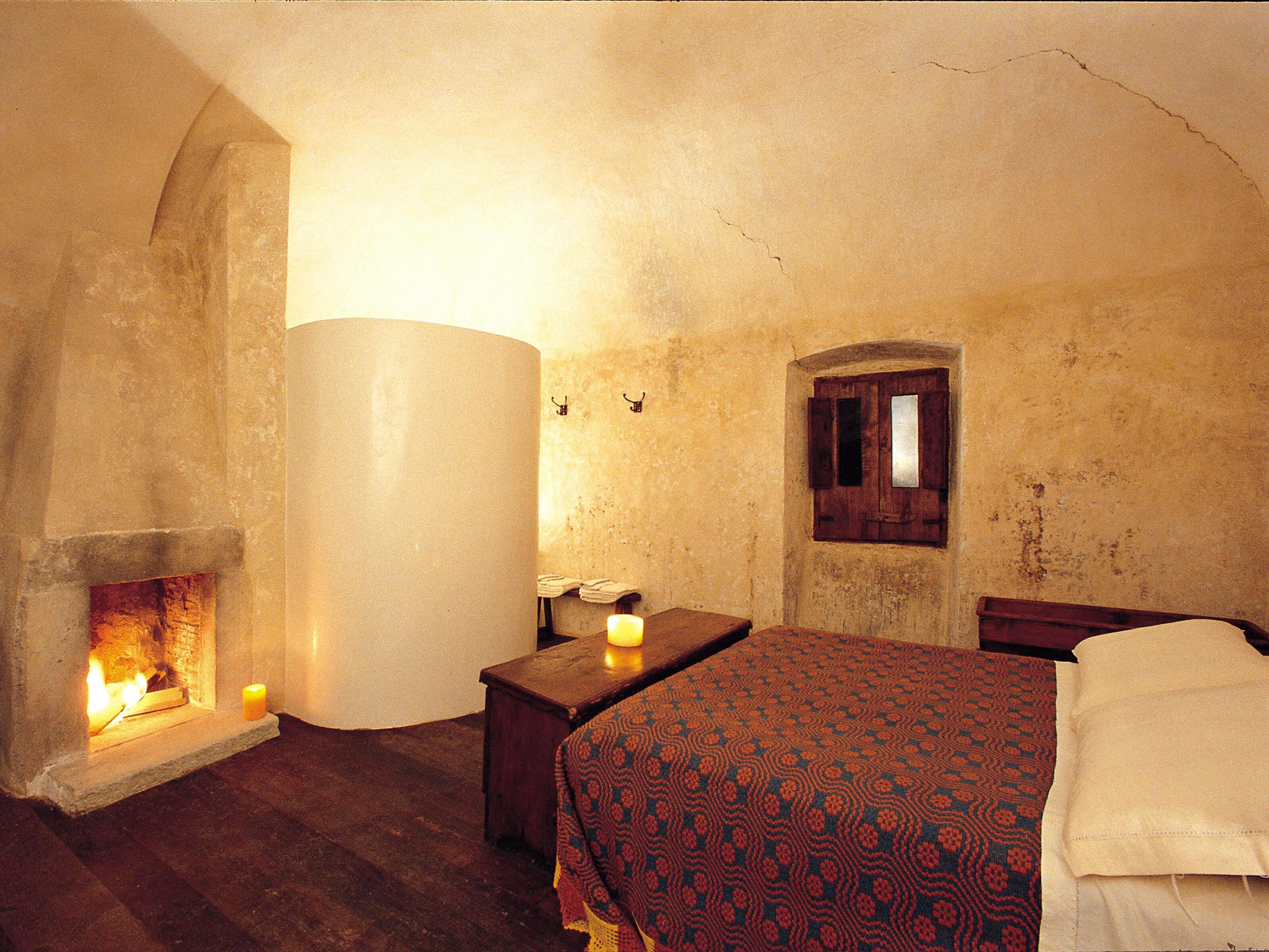 Sextantio Albergo Diffuso Fireplace in Santa Stefano Di Sessanio