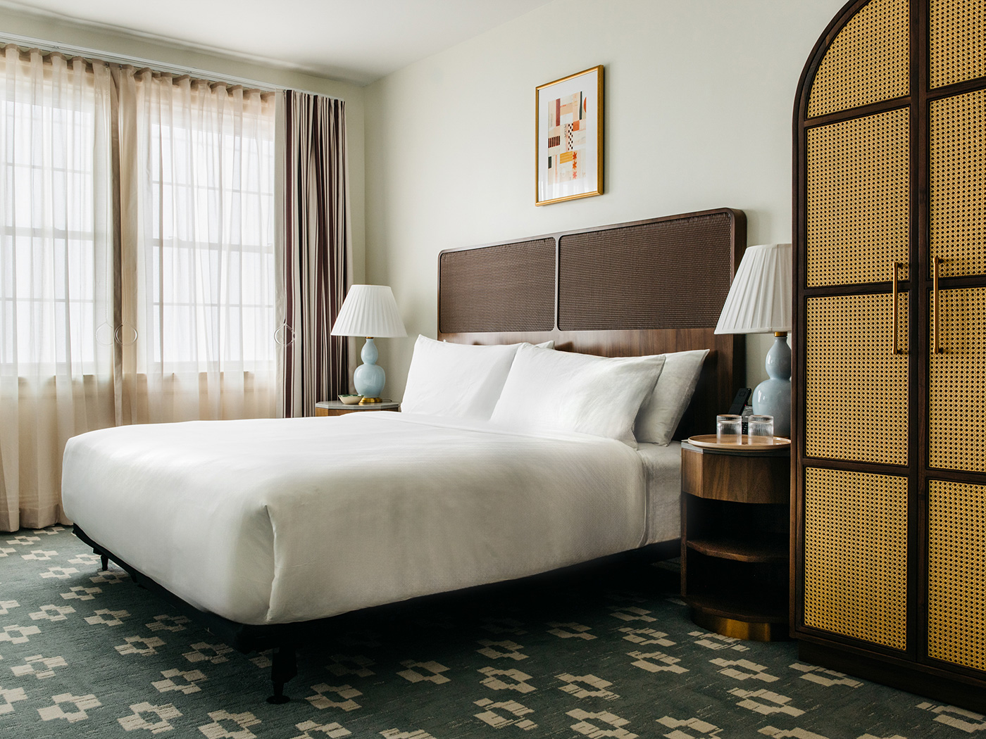 Hotel Granada Deluxe Accessible Deluxe King Guestroom R 01