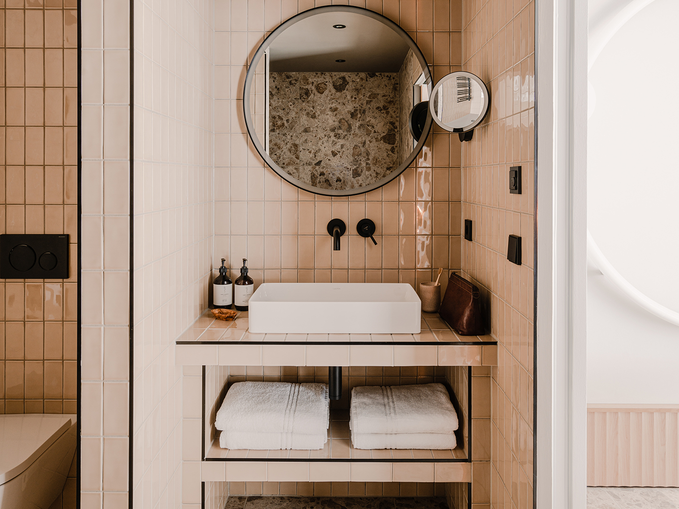 The Comodo Mountain Suite V2 R 05