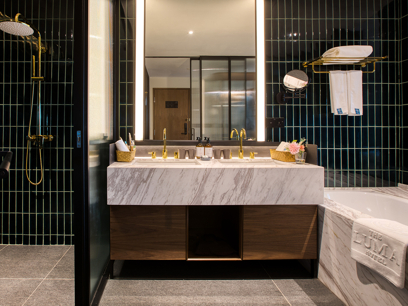 The Luma Emerald Orginal Hollywood R 04