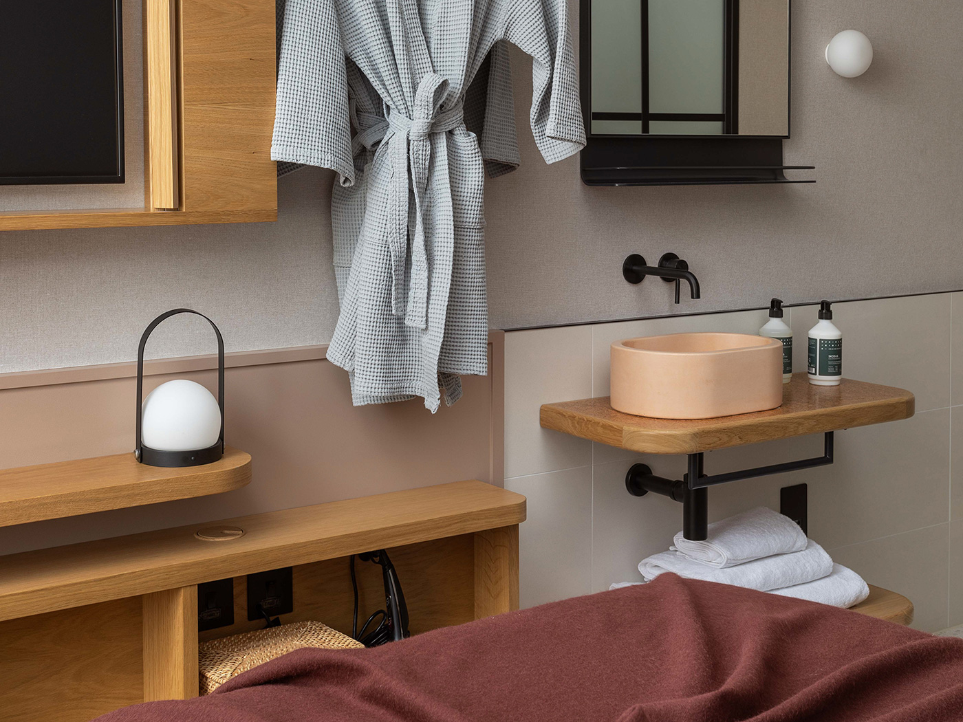 Inhabit Queens Gardens Cosy R 03