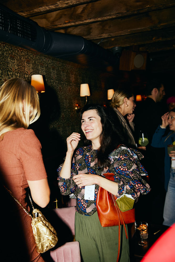 DH SALES24 S NY Travelpro 13