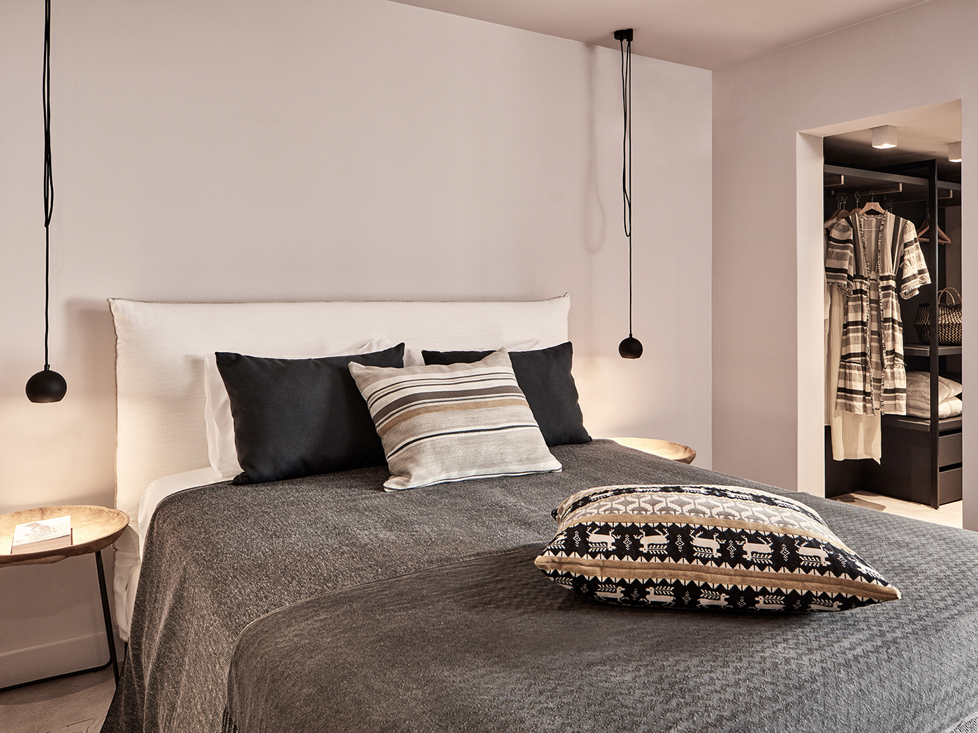 Minos Beach Waterfront Bungalow V2 R 02