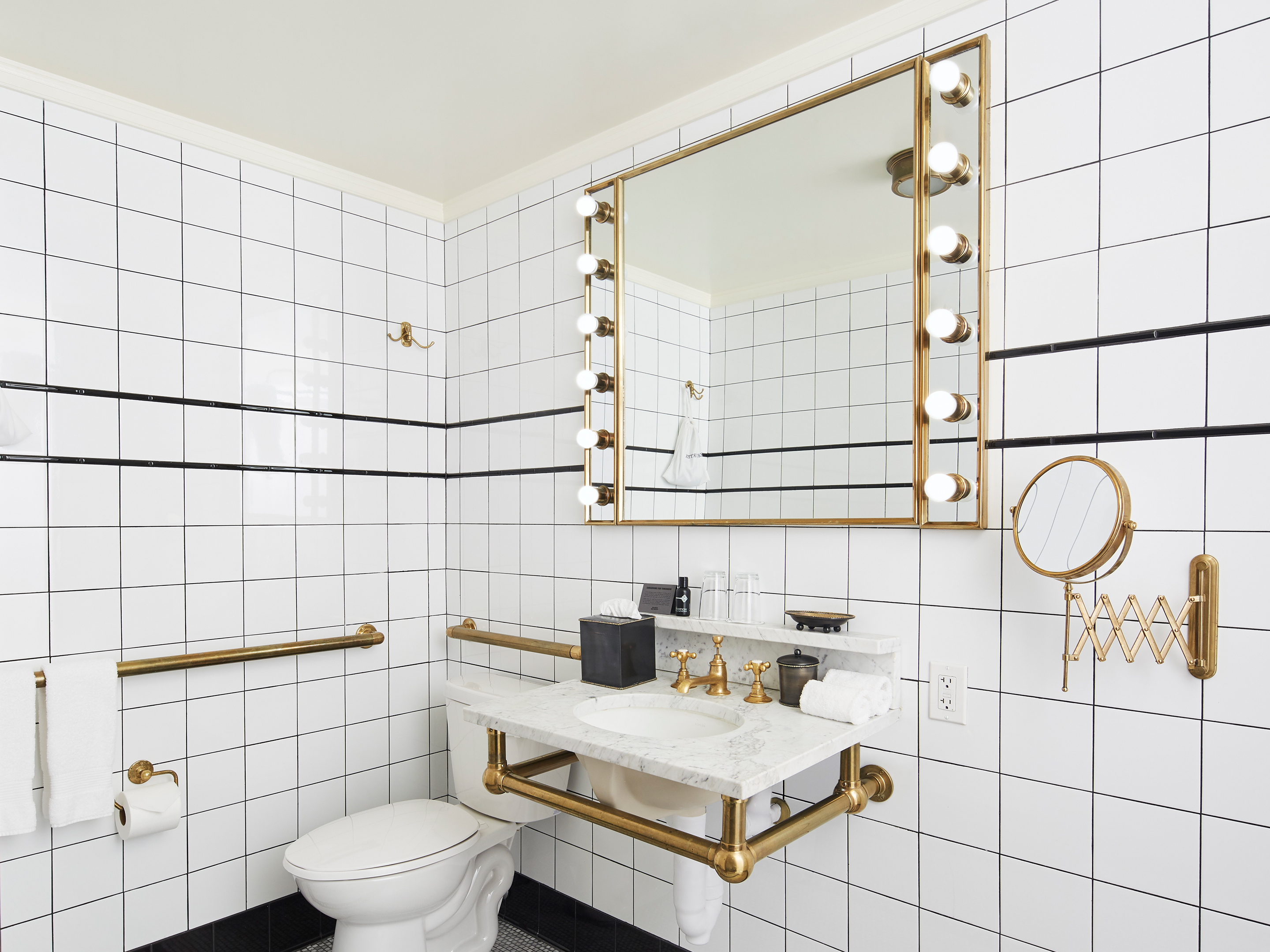 Ludlow Hotel Accessible Studio R 03