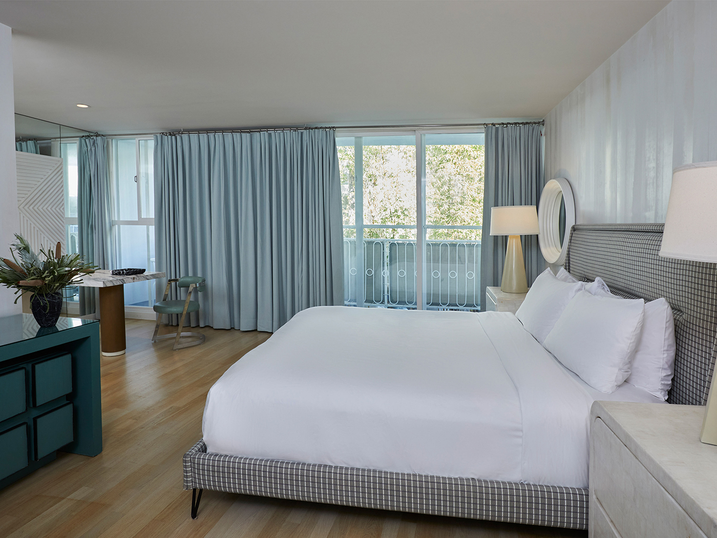 Avalon Beverly Hills Junior Suite Balcony R 01