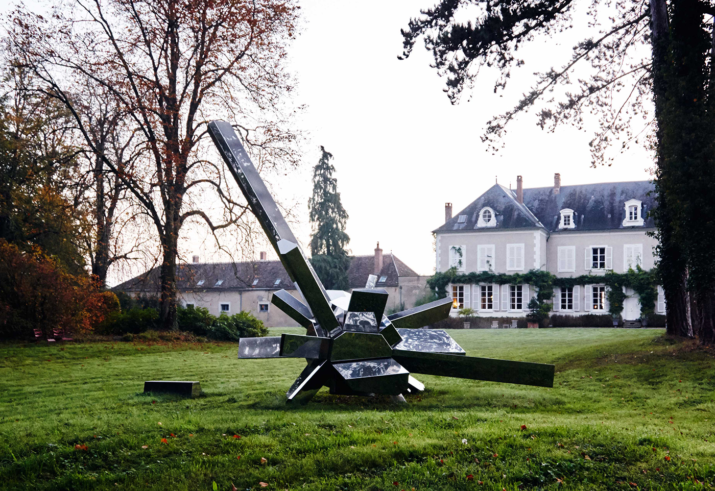 Art In Hotels Chateau De La Resle Image 009 01